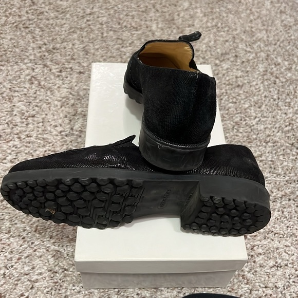 Black softlack taupe shoes. Great condition. Made in Italy. Size 37. Very comfy - Picture 4 of 5